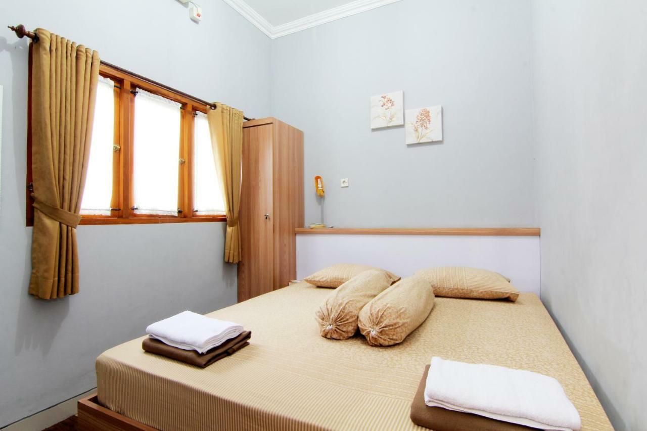 Embe Joglo Homestay Maguwo Exterior photo